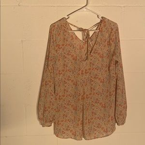 Lauren Conrad  v neck med EUC floral bell sleeve